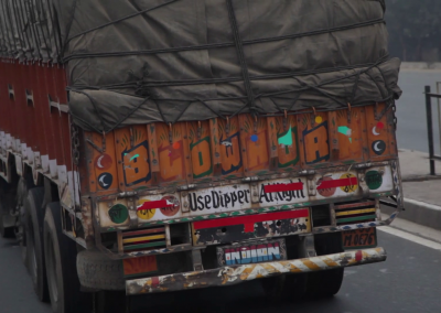 truck-in-indian-traffic_hqkifgp3_thumbnail-full01